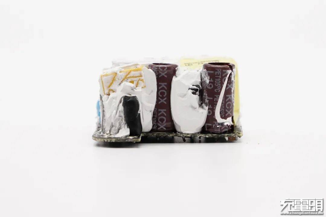 设计|拆解报告：UIBI柚比30W 1A1C氮化镓快充充电器