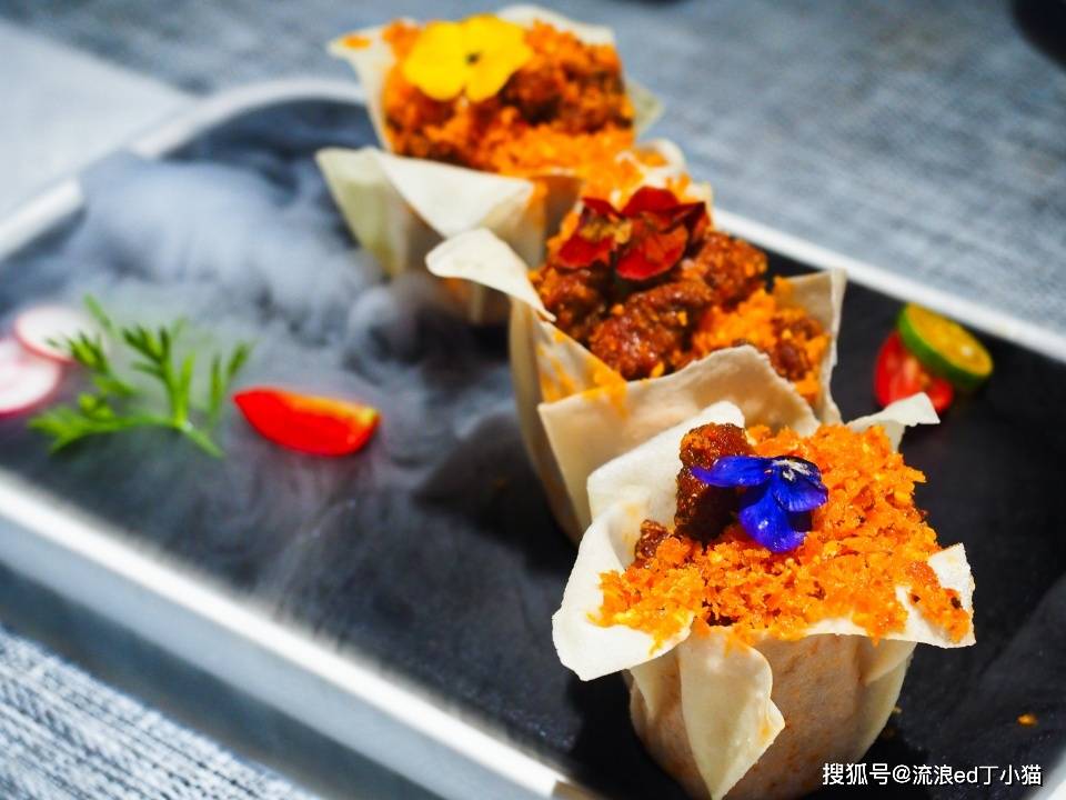 吃海鲜为主的城市,一家创意中餐竟火爆不堪,只因这"可食百味"