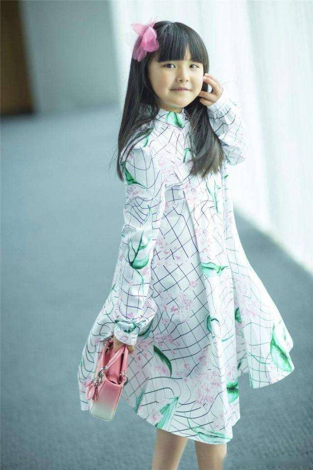 都长|王诗龄11岁生日穿校服出镜，都长这么大啦，和李湘长得太像了