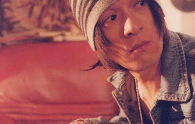 瘾君子贾宏声:伍宇娟为他下跪,周迅因他崩溃,43岁跳楼身亡