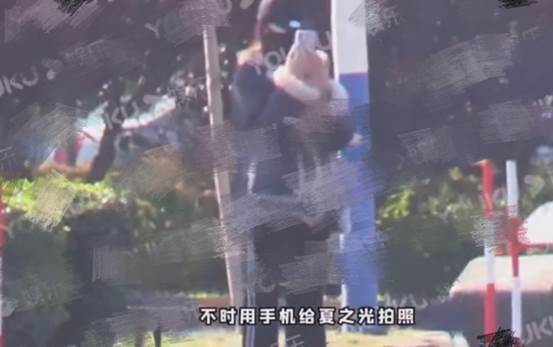 00后爱豆恋情曝光？紧搂美女化身霸道总裁，帮劈
