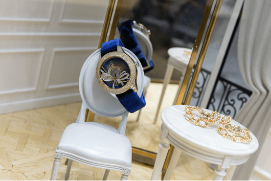 袁冰妍|李冰冰教你穿衣，袁冰妍喂你吃冰激凌…神仙般的日子不过如此！