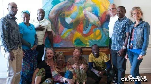 靳东|中国大妈被骗爱背后,有人网恋非洲鲜肉、卖房转账被骗千万,还哭着为他们辩解