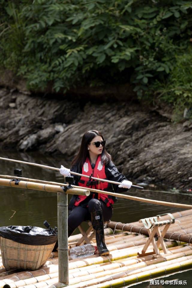 李湘王岳伦体验农家生活，生火做饭超接地气，