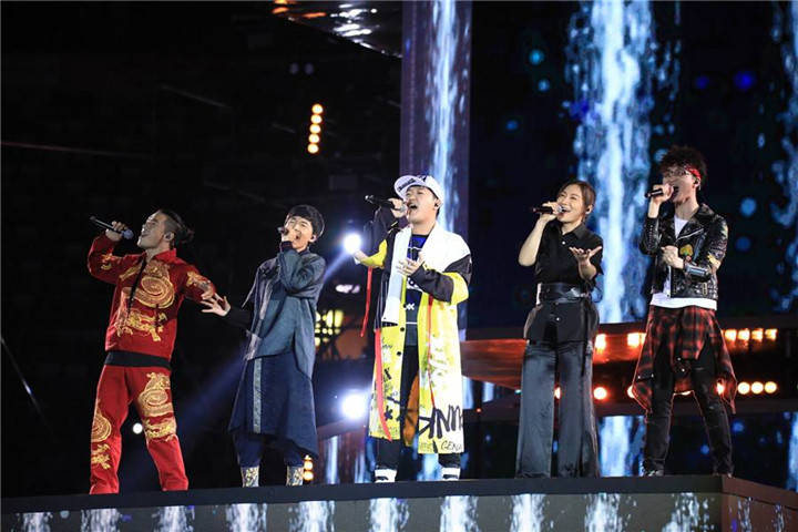 《好声音2020》停播，单依纯登顶人气榜，潘虹挺