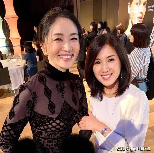 自律|52岁阿姨拿下选美大赛冠军,冻龄身材如同20岁,自律才能抵抗衰老