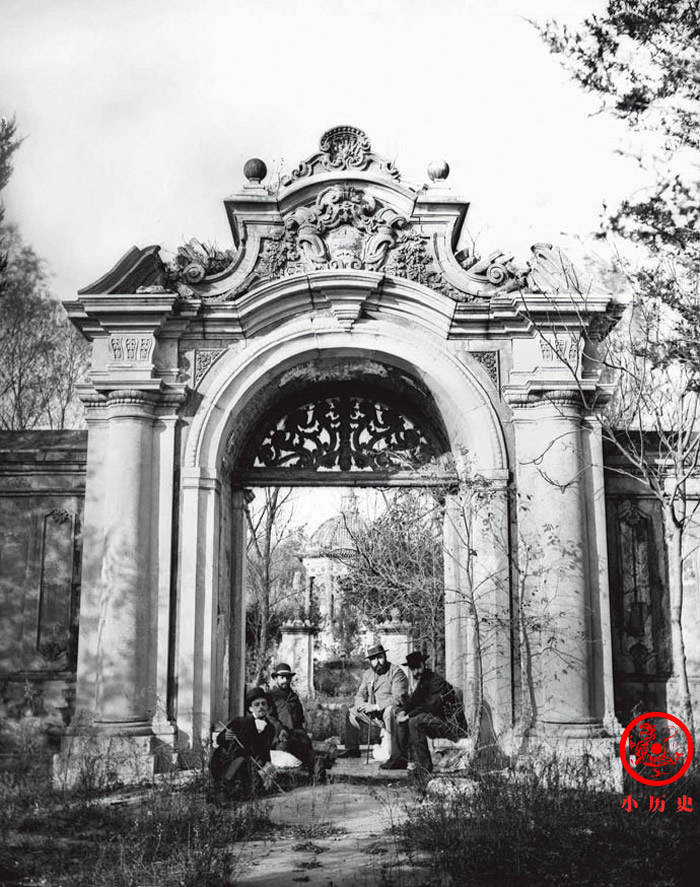 文化|晚清老照片:被英法联军焚毁之后的圆明园,断壁残垣荒草丛生