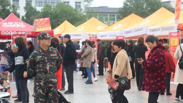 工作|新蔡县举办2020年“稳就业保民生·保就业兜底线” 金秋大型人才招聘会