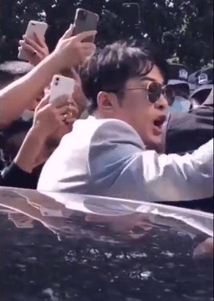 与辛巴起争执保安被开除，网红主播与明星差的