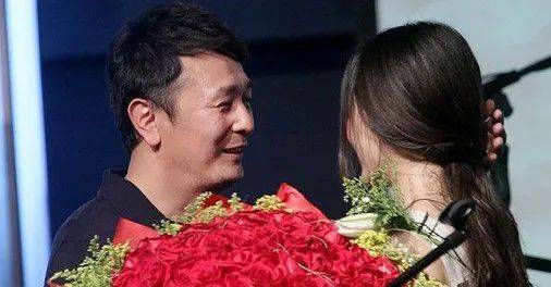 知名女歌手揭露老公出轨，第三者是名校硕士，