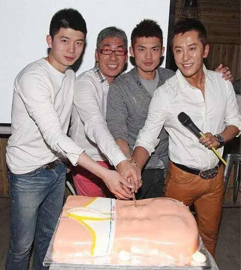 谢杏芳晒甜蜜旧照示爱林丹,被孕期出轨,还疑红毯