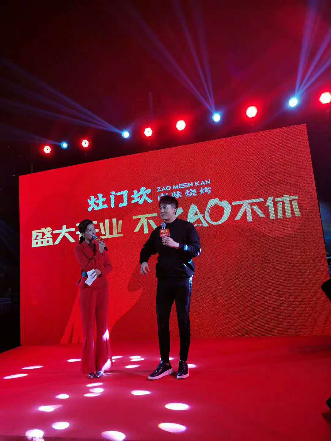 合肥|孙艺洲空降合肥“灶门坎” 携手众多网红探寻卤味烧烤美食