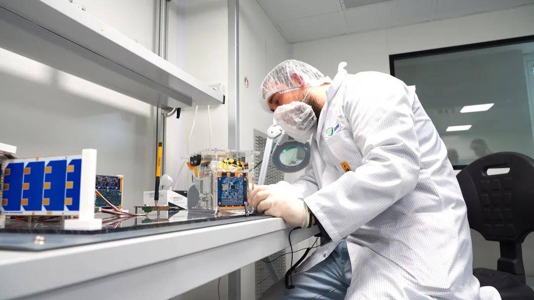 人造卫星|搭载英特尔技术的首颗AI人造卫星已被送入太空轨道