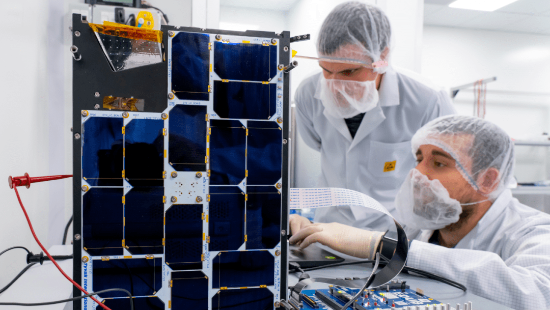 人造卫星|搭载英特尔技术的首颗AI人造卫星已被送入太空轨道