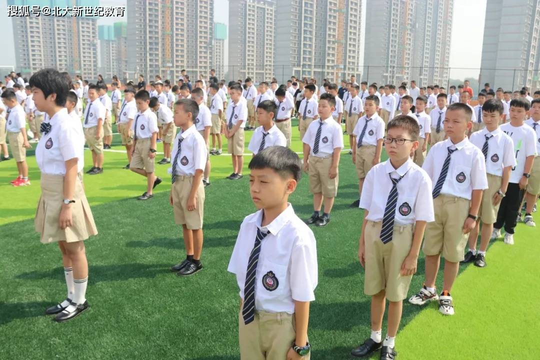 青春有梦扬帆起航记北大新世纪章丘实验学校2020年首次升旗仪式