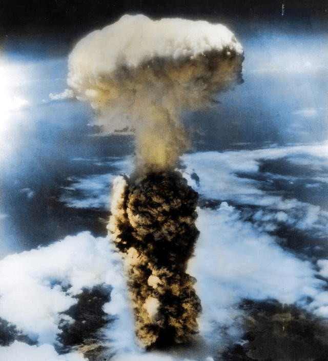 1945年8月,美国在日本广岛投下第一颗原子弹.
