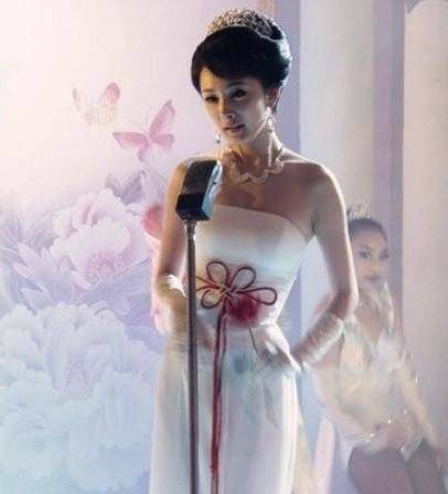 杨幂首次挑战夜店装,被导演故意关滤镜,看到全身照再也不羡慕了