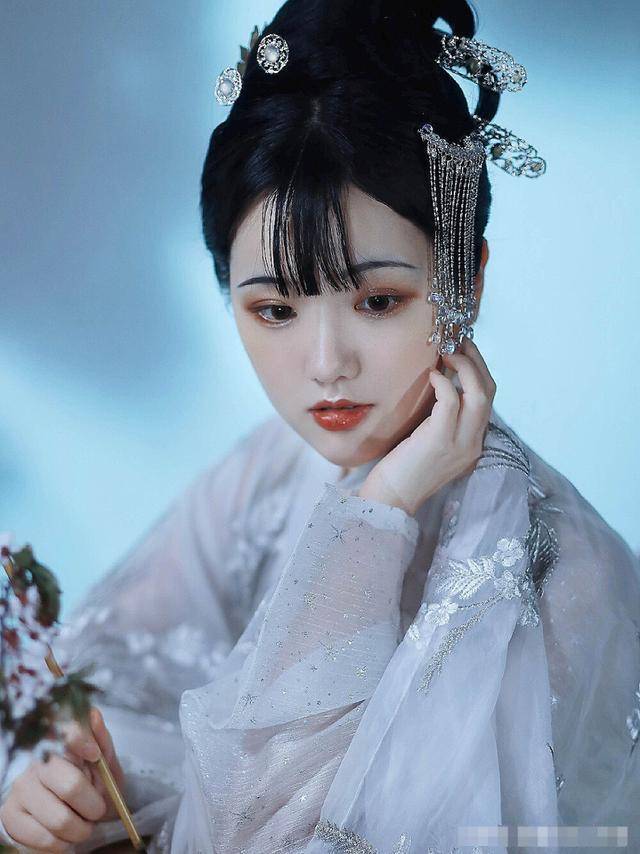 非常惊艳的小说推荐 3b6bde7d37fb404db8815e2d297feea4.jpeg