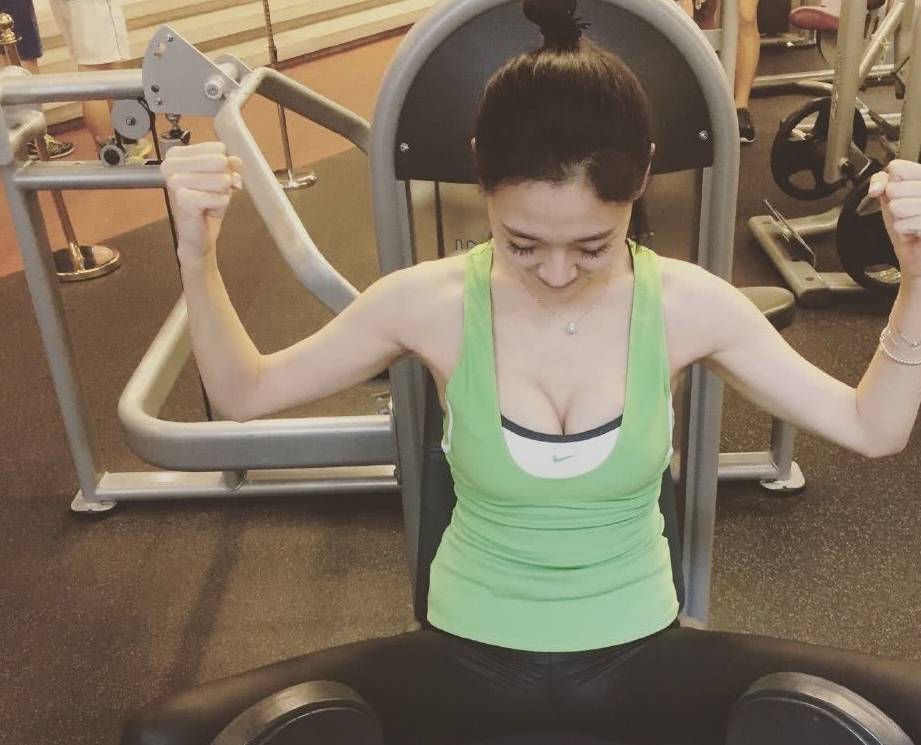 健身照片怎么拍出高级感自拍照片 529fbad09e6f4a51a2bb60c6dd132f60.jpeg