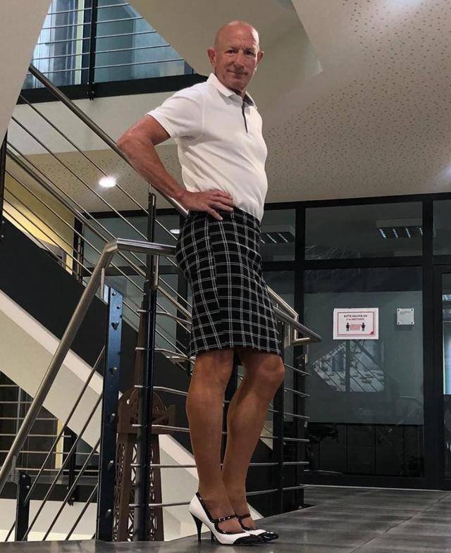 原创德国大叔每天穿裙子高跟鞋,只为证明衣服没有性别