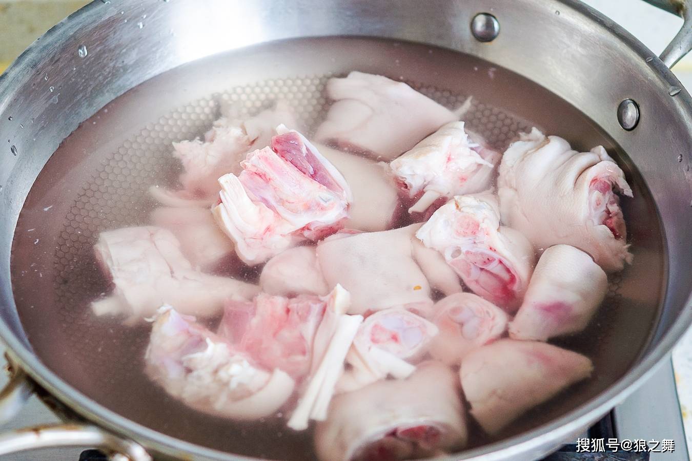 猪脚怎么去除血水干净 2e1e27f2fd83416dafaeb554c4837bc0.jpeg