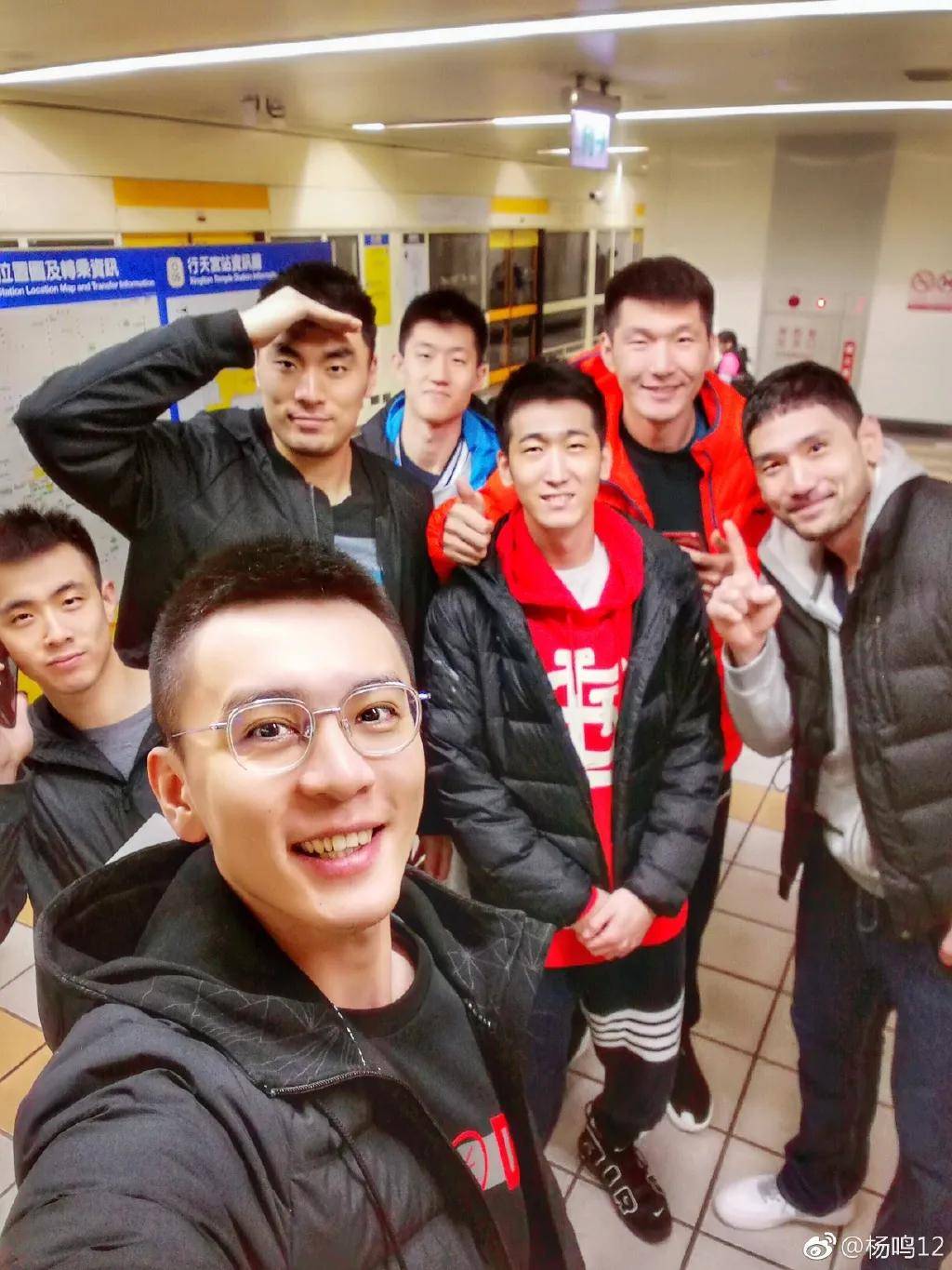 消音|爆粗口被全程消音上热搜，脸却帅成颜值天花板…