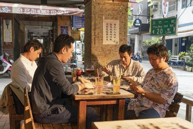 现实题材喜剧《同学麦娜丝》发正式预告 直刺中