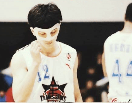 消音|爆粗口被全程消音上热搜，脸却帅成颜值天花板…