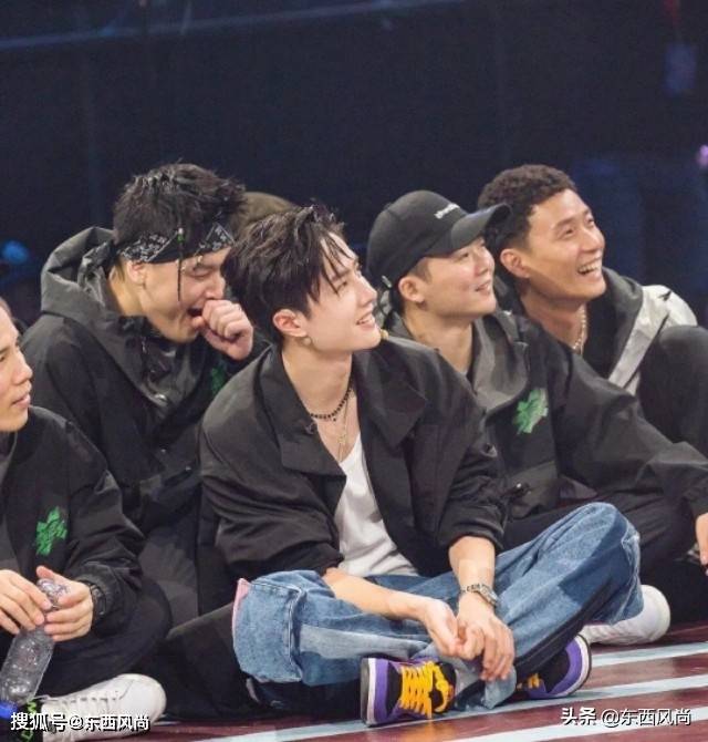 层次感|叠戴项链，既增加了层次感，又显得脖子线条更加修长