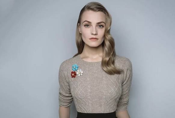 珠宝|梵克雅宝胸针艺术展，从彩宝中塑造珠宝的美，教你如何戴胸针！