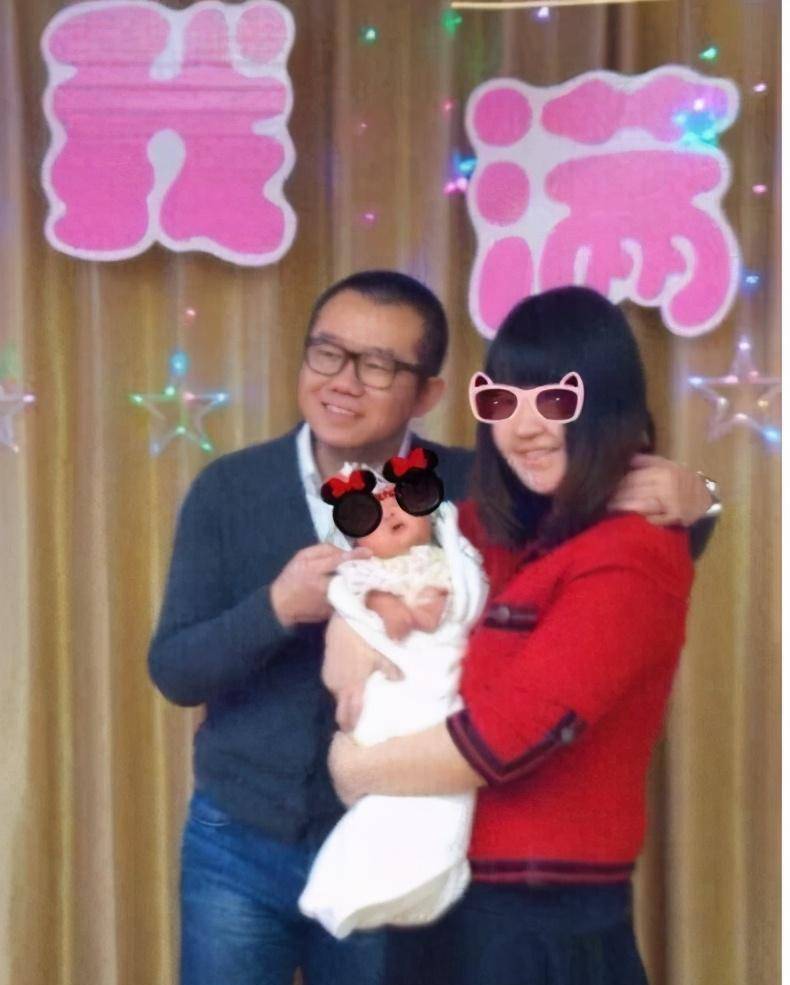 只知道涂磊只有一任妻子,叫小丸子,比涂磊小九岁,2016年生下一个女儿