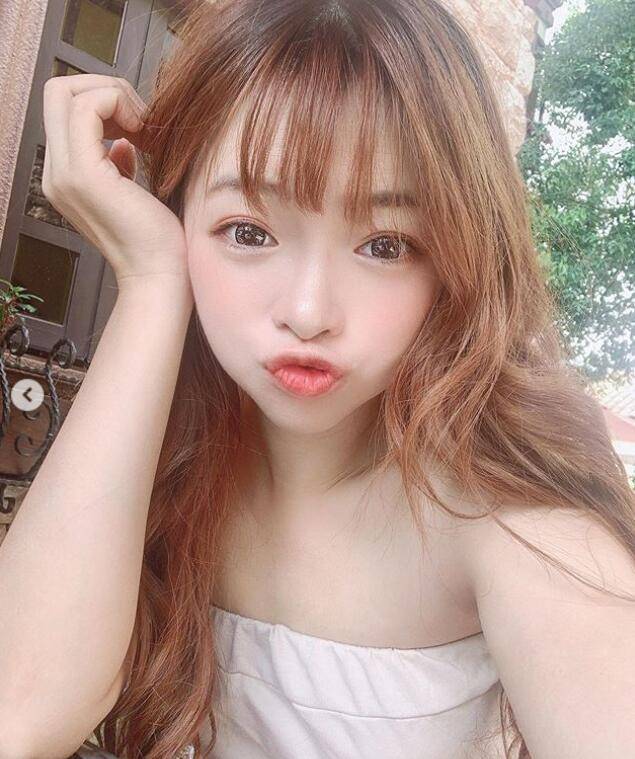 甜美女星被逼全素颜录节目，真面目大饼脸塌鼻