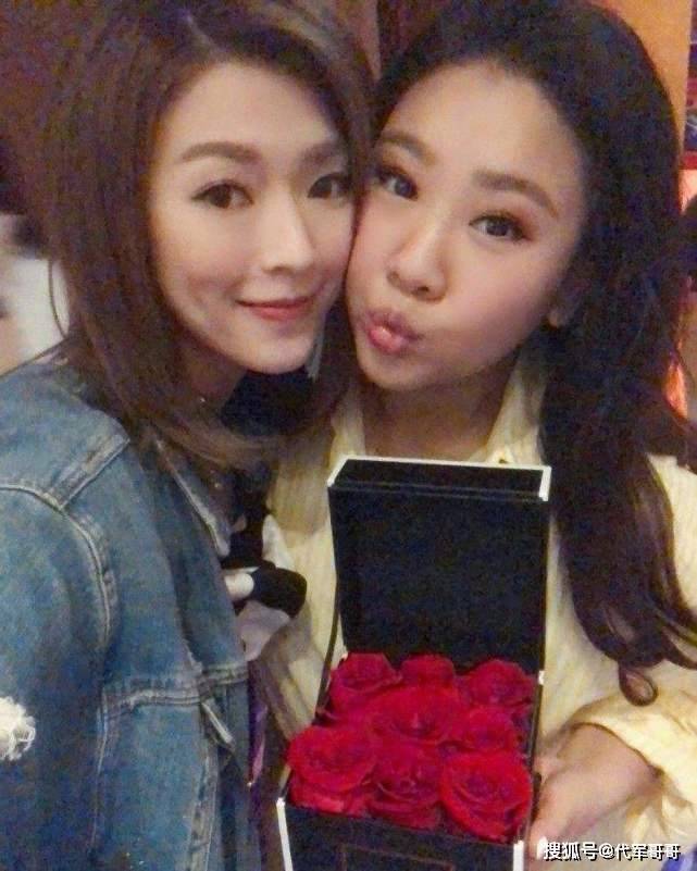 33岁郑欣宜近况曝光,如今用手机约会软件相亲