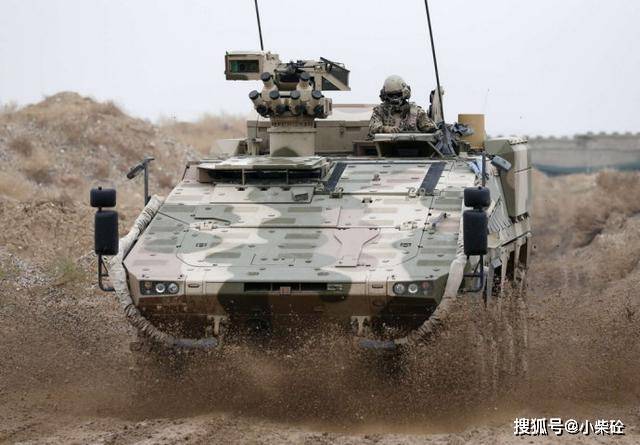 它是德国kmw公司的新一代轮式装甲车,主要用途为运输士兵,它可以容纳