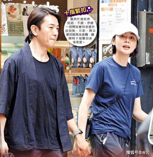 53岁郑伊健久违同框任贤齐,发际线上移显老态