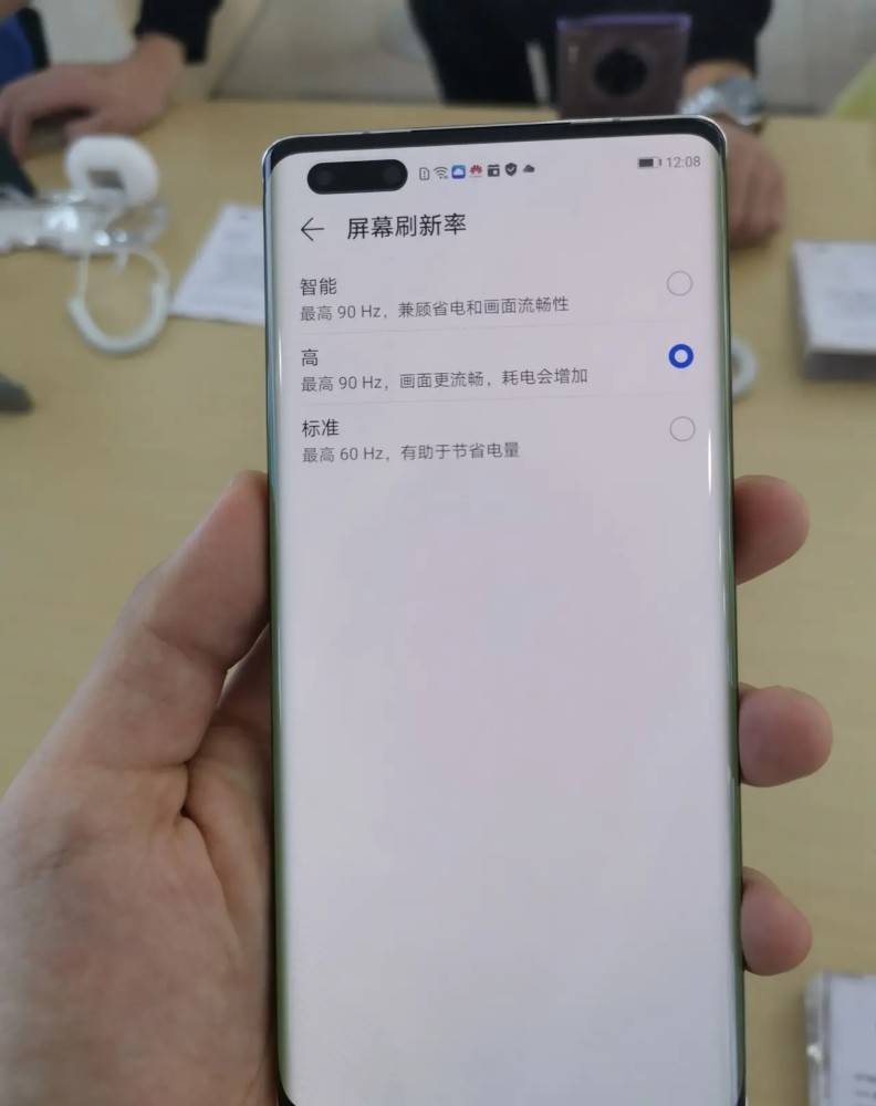 提前真机上手华为mate40pro京东方屏幕周冬雨排列