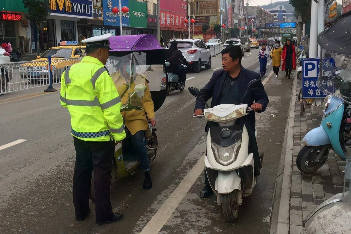 正式开始对驾乘电动车,摩托车不佩戴头盔等交通违法专项集中整治行动