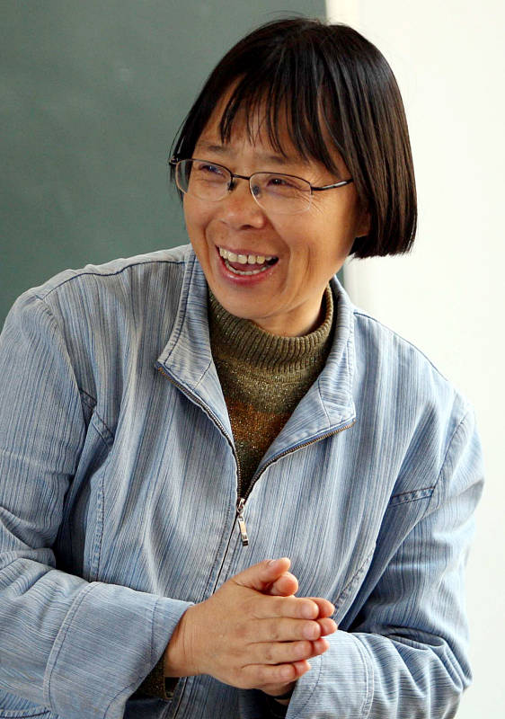 桂梅|学生携丈夫捐款却被赶出去，全职太太为何不被鼓励