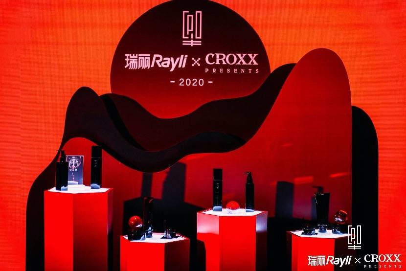 瑞丽|瑞星盛典暨croxx东方美学之夜完美落幕，红黑光影间，窥见东方隐秘之美