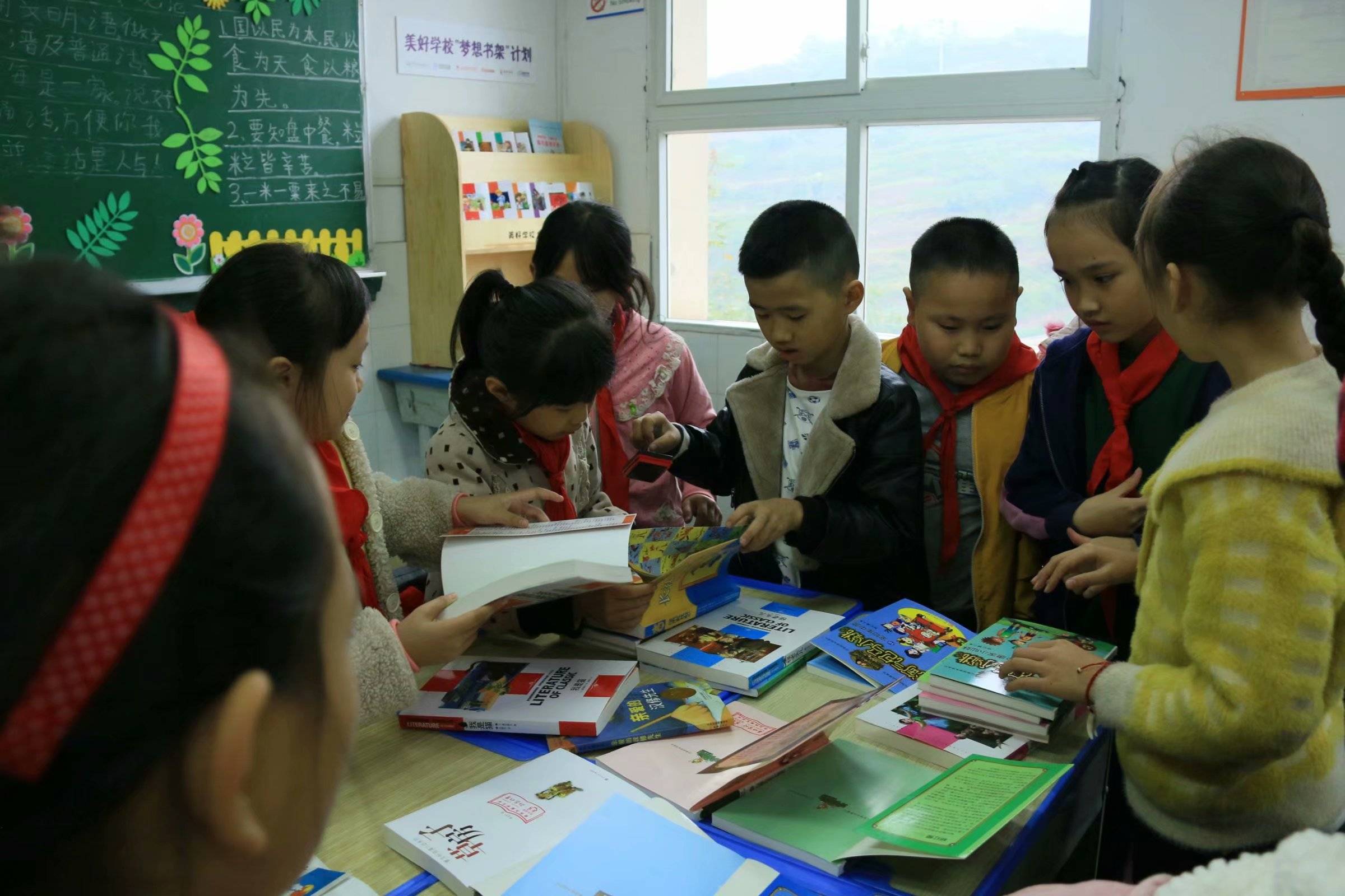 美好学校|“美好学校梦想书架”捐赠仪式在綦江区北渡学校举行