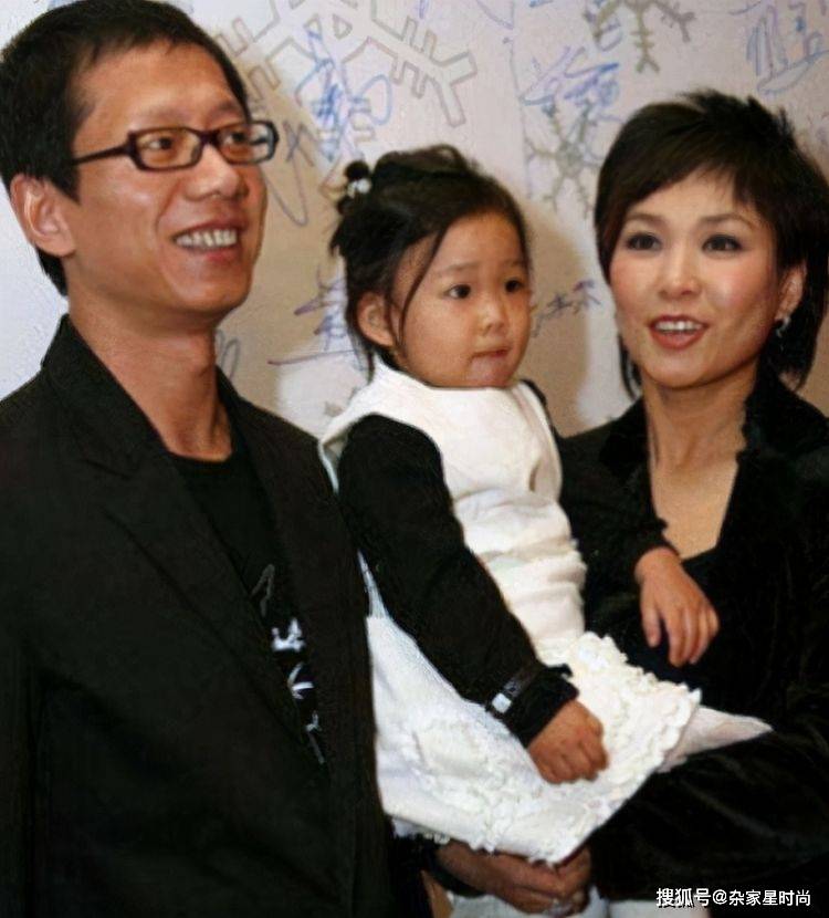 2002年,辞职央视白手起家的李静,亲手把家中的保姆送进监狱