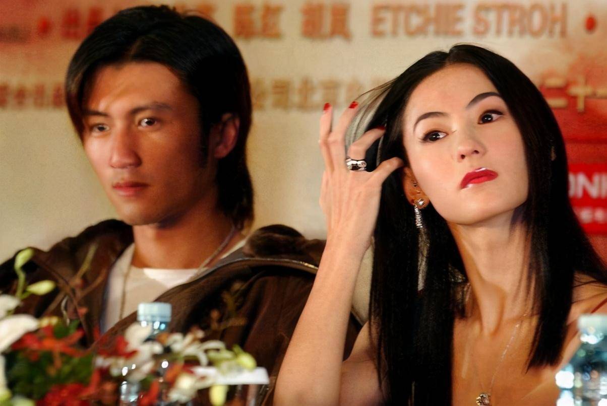 张柏芝脚踝受伤自言是儿子送的“礼物”，三子