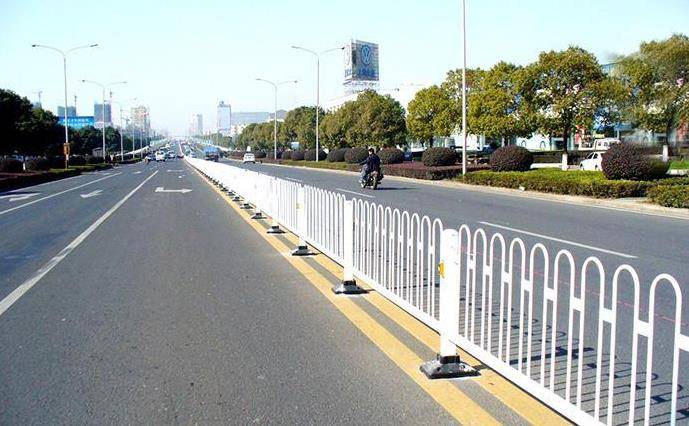<b>武汉交通护栏有哪些作用</b>