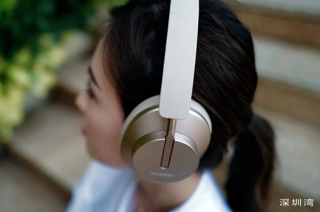 AirPods|华为首款头戴耳机FreeBuds Studio体验：降噪和音质水准，能进入第一梯队吗？