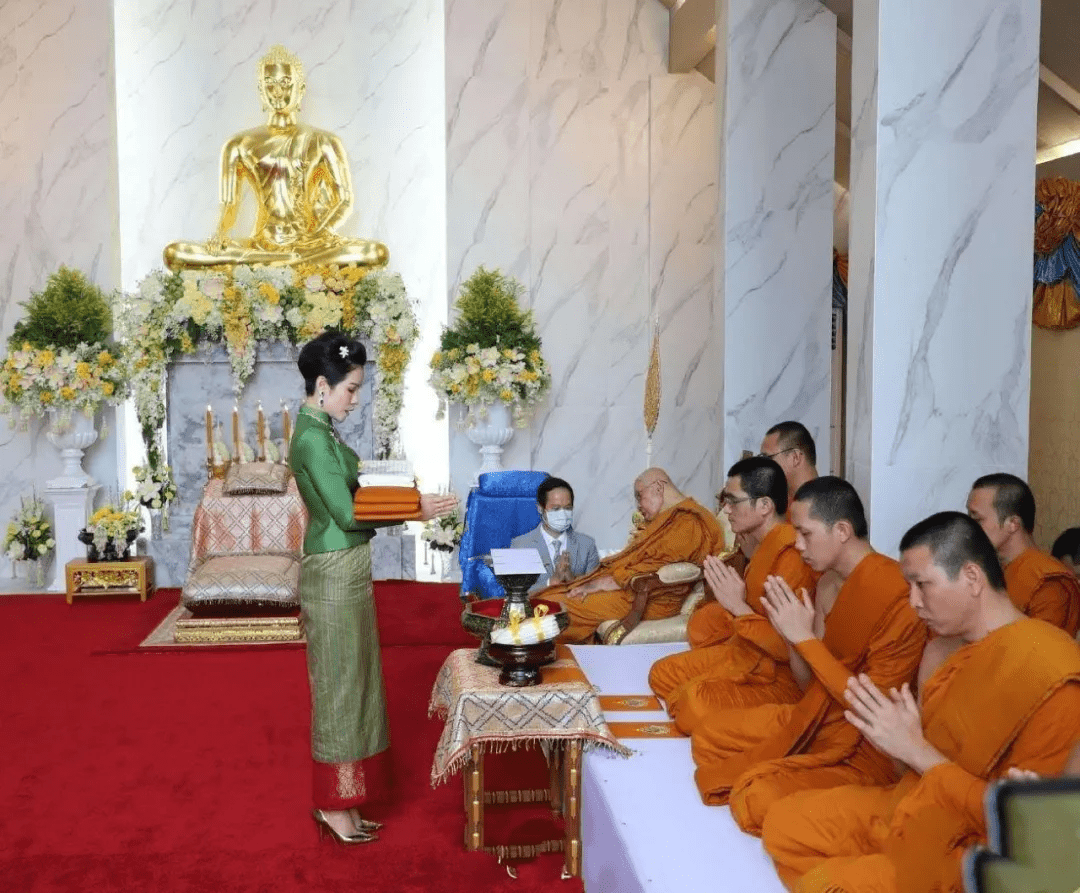 泰甄嬛|“泰甄嬛”复宠变化大，穿传统服装身姿婀娜，奢华珠宝曝光新靠山