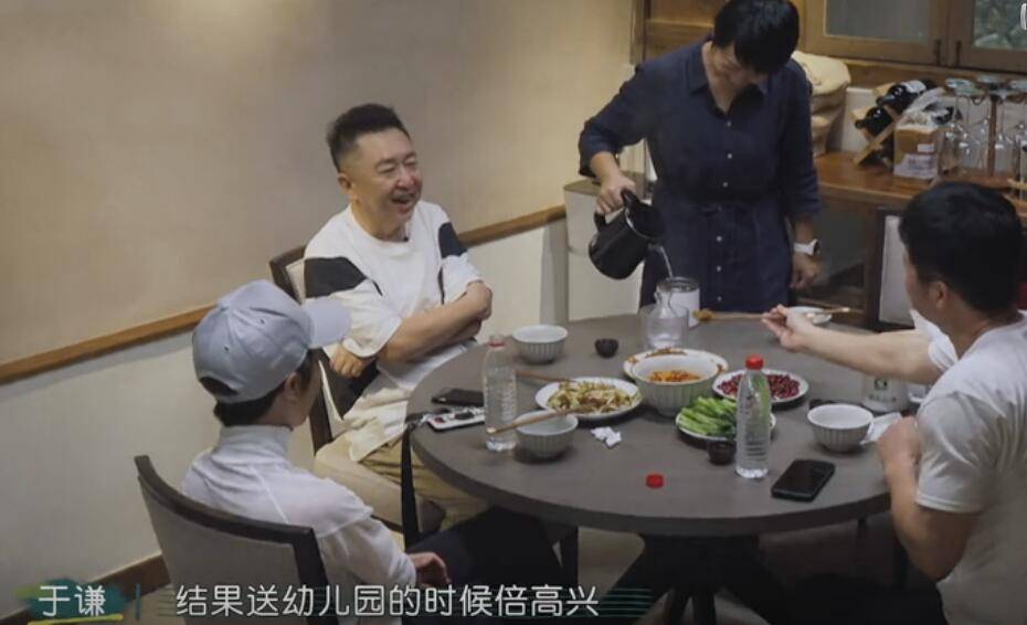 于谦携小10岁娇妻秀恩爱被指像父女!苦日子曾靠