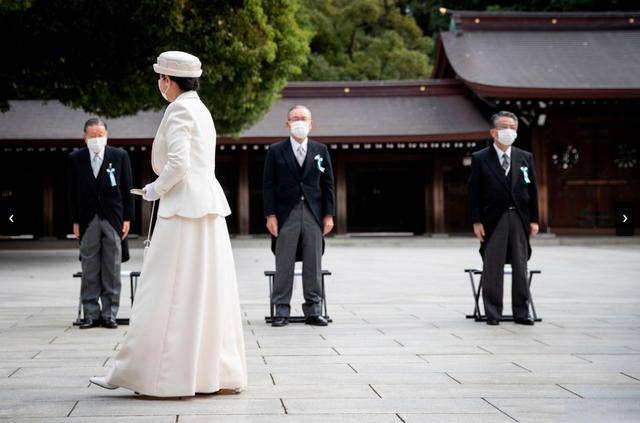 规矩|日本皇室穿衣规矩多，86岁美智子造型多年不出错，曾是国民偶像