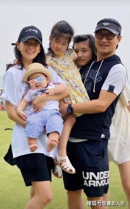 汪峰前女友深夜失眠疑思念小苹果,还讽章子怡