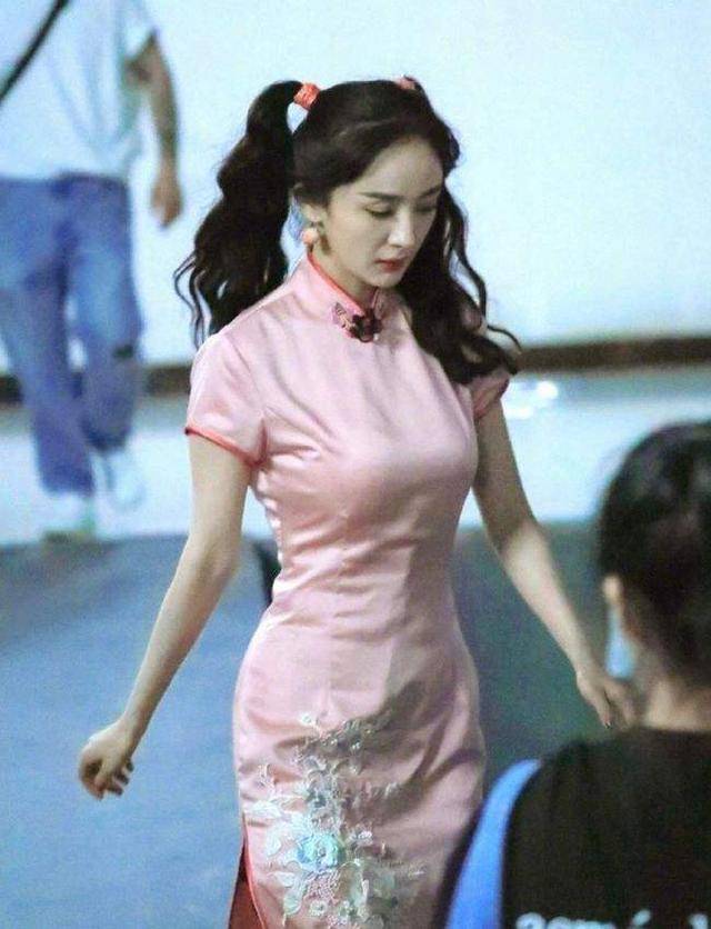 唐嫣|宋茜cos小丑女又被嘲，杨幂唐嫣也曾因此翻车，双马尾太难驾驭