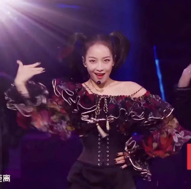 唐嫣|宋茜cos小丑女又被嘲，杨幂唐嫣也曾因此翻车，双马尾太难驾驭